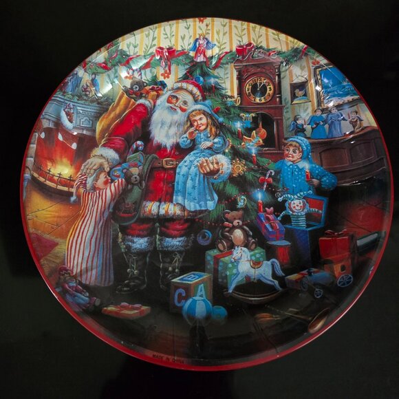 Vintage 10" Tin/Metal Christmas Cookie/Serving Tray Old World Santa Tree/Gifts - Picture 2 of 5